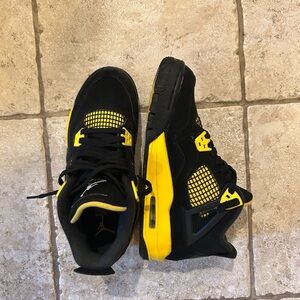 Jordan 4 retro Thunders sneaker